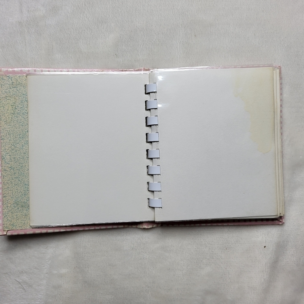 Vintage Mini Photo Album. Pink with Girl looking into a mirror. - Picture 4 of 5